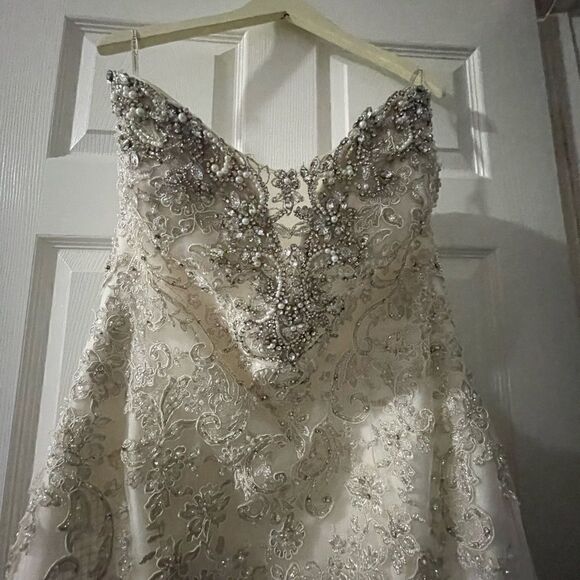 Essence of Australia Mermaid Wedding Gown style D2401 - Picture 15 of 16